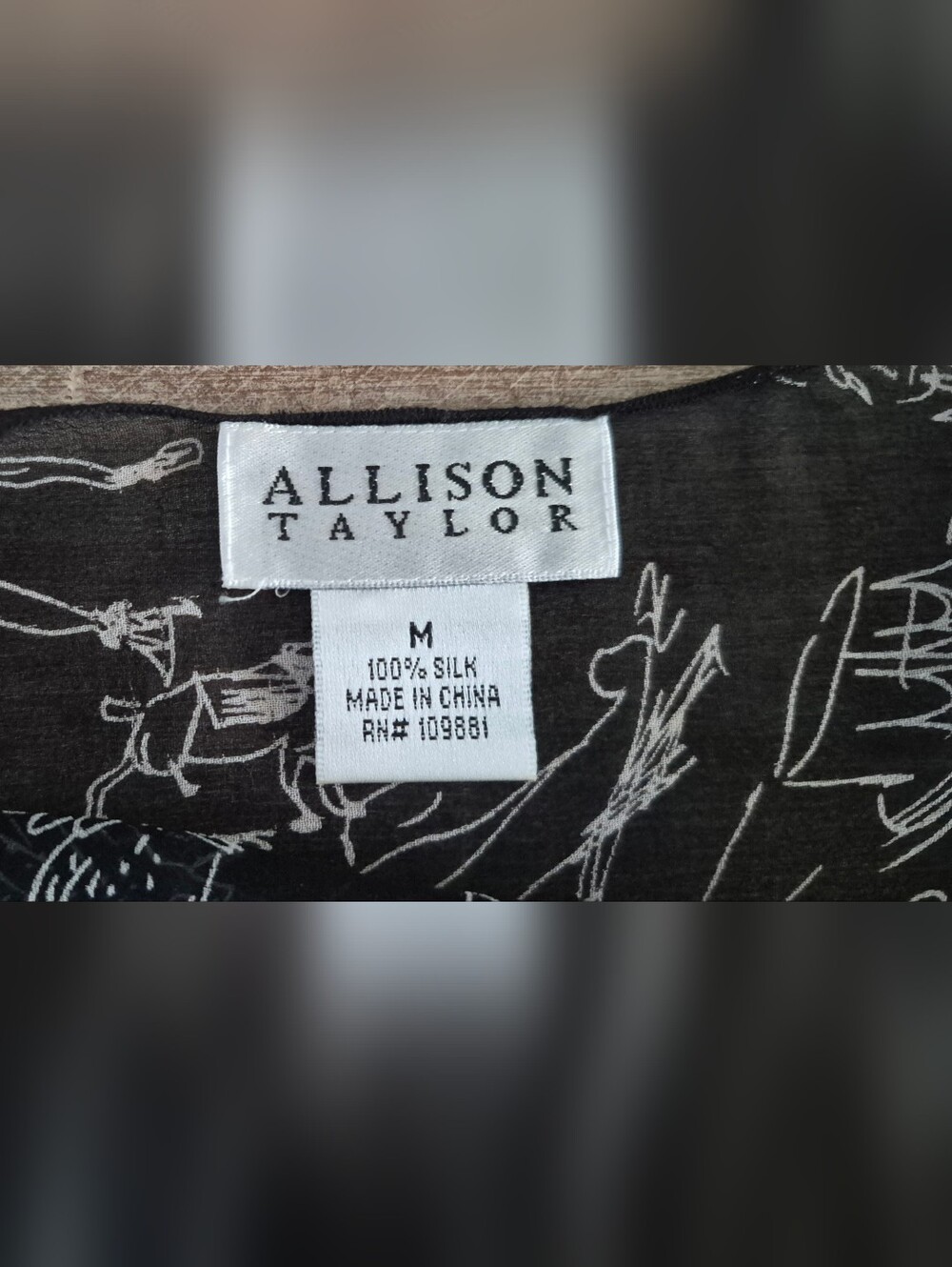 Allison Taylor 100% Silk Sheer Black Overlay Poncho Sketch Print M/OS - Picture 8 of 9